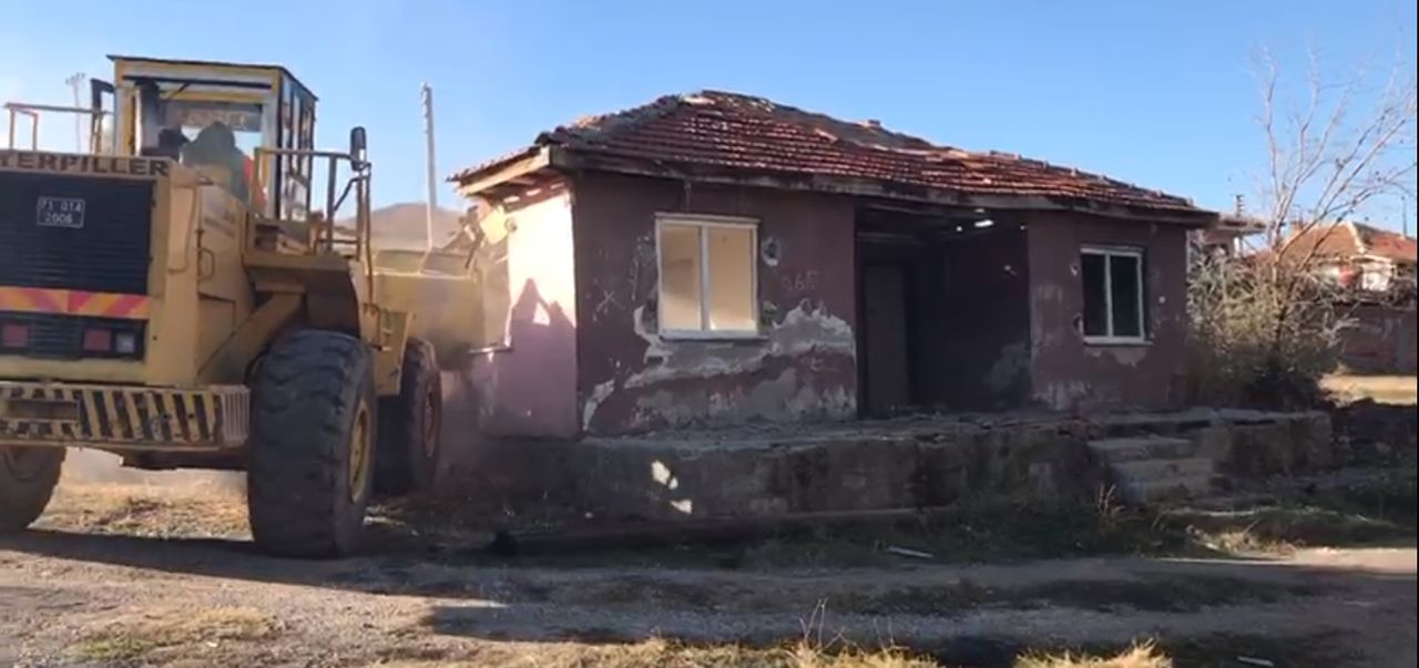  Kırıkkale’de, riskli binalar yıkılıyor
