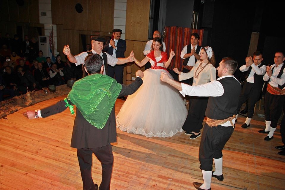  Bozlak türküler tiyatro ile canlandırıldı