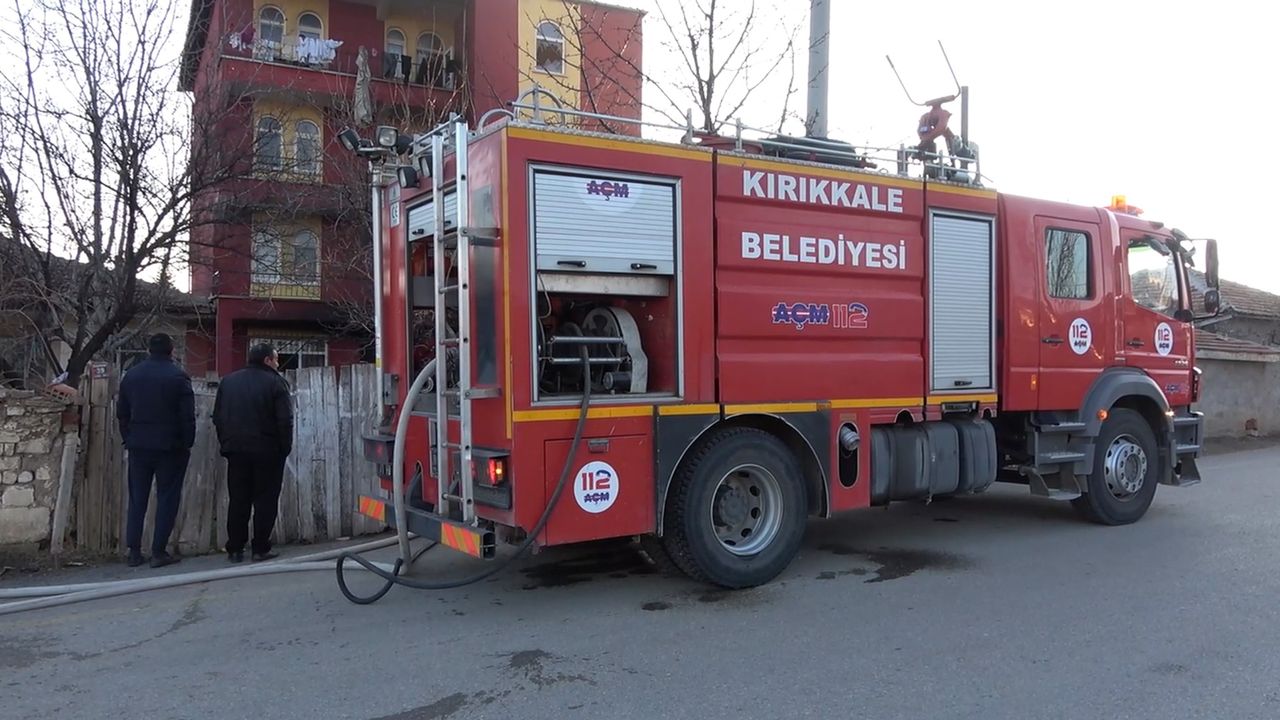 Kırıkkale'de, 4 katlı binada korkutan yangın